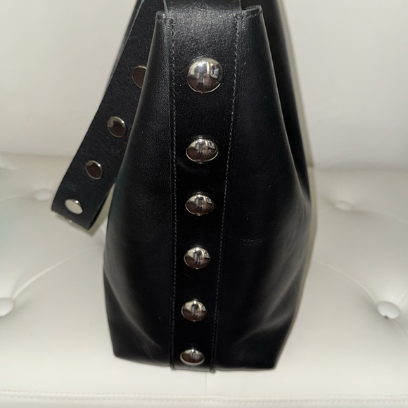 MADEWELL SUPER ON-TREND HOBO BLACK BAG WITH SILVER HARDWARE 🩷 ADJUSTABLE STRAP - Picture 4 of 8